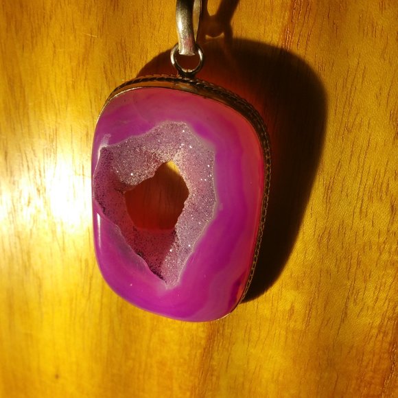 NATURAL HOLE DRUZY WITH CRYSTAL FORMATION - Picture 6 of 12